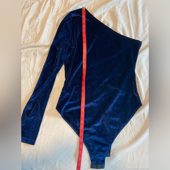 One-shoulder bodysuit - Picture 2 of 3